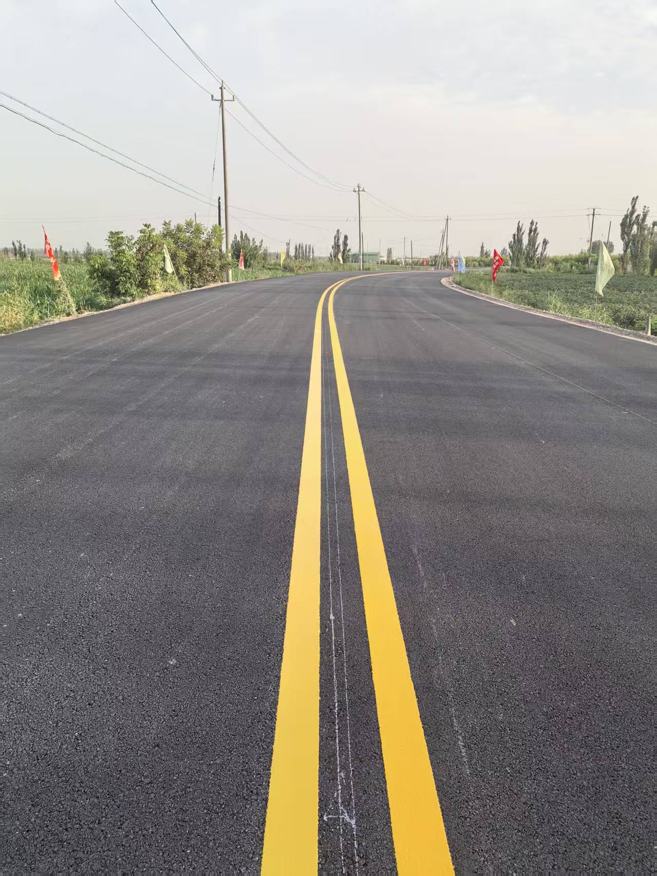 黔西南道路标线划线厂家直发配送｜黔西南道路标线划线|热熔划线|交通标线物流线路、到货进度与供货计划｜源头工厂直供-新亿达交通设施