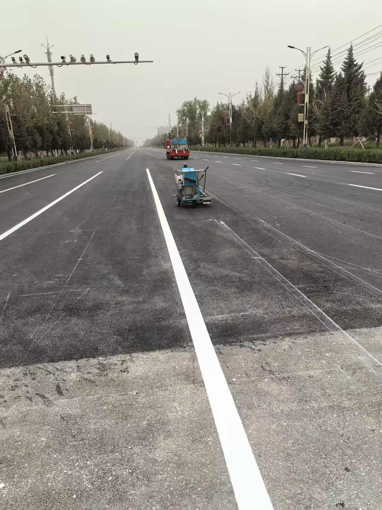 德宏小区划线厂家直发配送|德宏小区划线|公路标线|厂区道路标线物流线路、到货进度与供货计划|源头工厂直供-新亿达交通设施