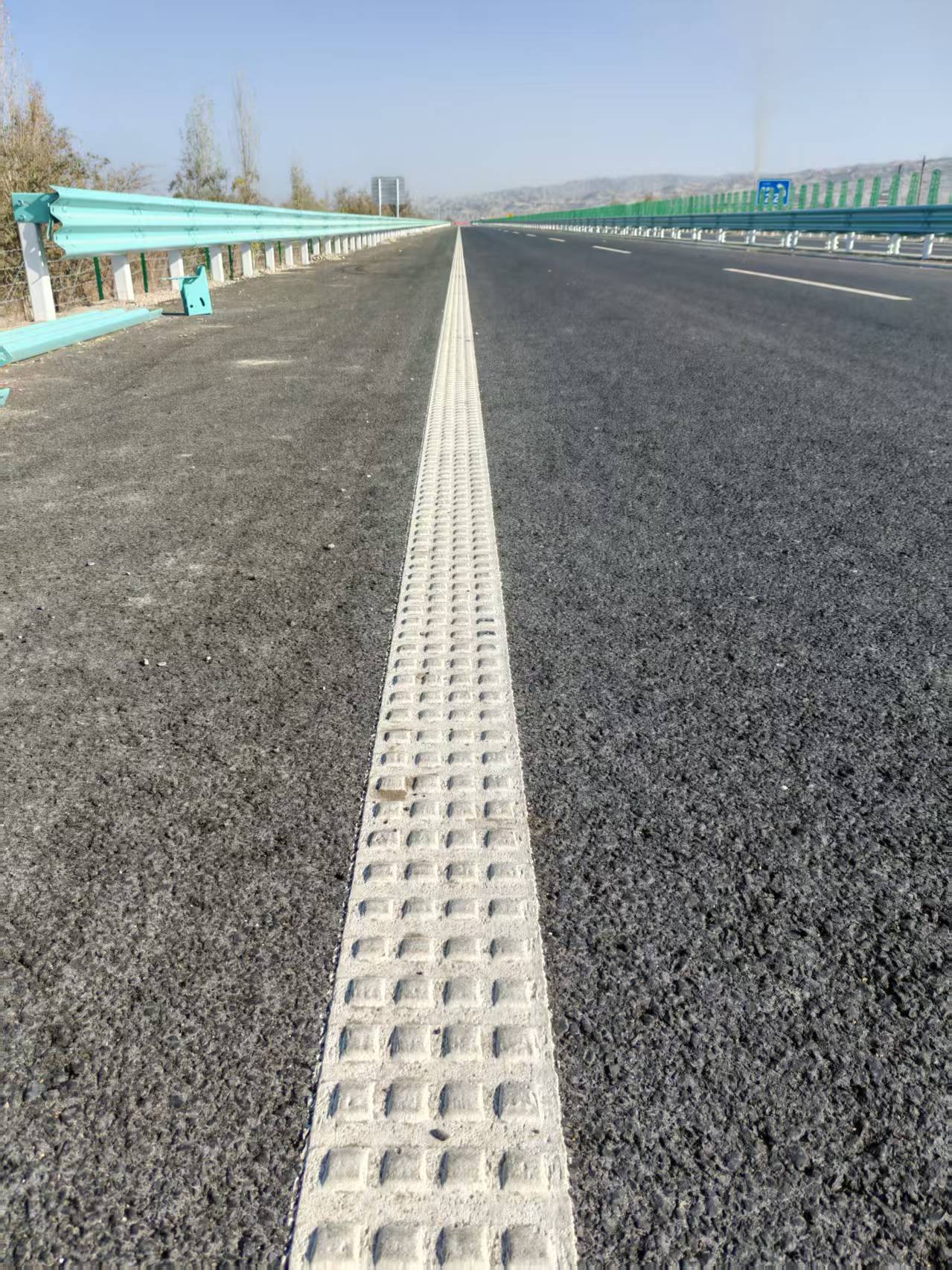 黔西南道路标线划线厂家直发配送|黔西南道路标线划线|热熔划线|交通标线物流线路、到货进度与供货计划|源头工厂直供-新亿达交通设施