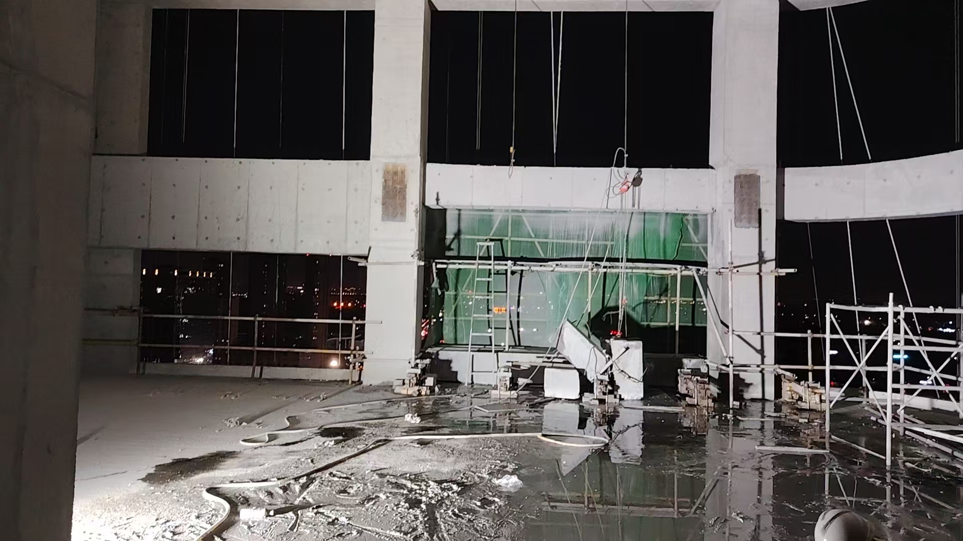 三亚混凝土楼板拆除上门施工队混凝土楼板拆除|混凝土切割|混凝土桥梁切割|电动绳锯切割|混泥土绳锯切割|绳锯切割拆除|静力拆除